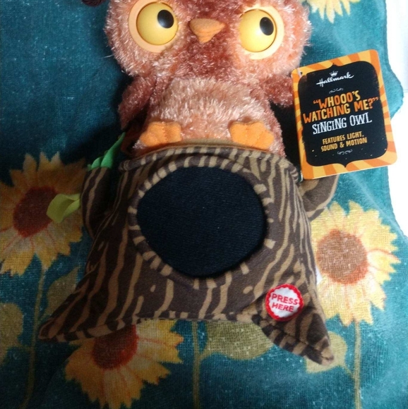 Hallmark(R) Singing Owl NWT - Picture 3 of 6